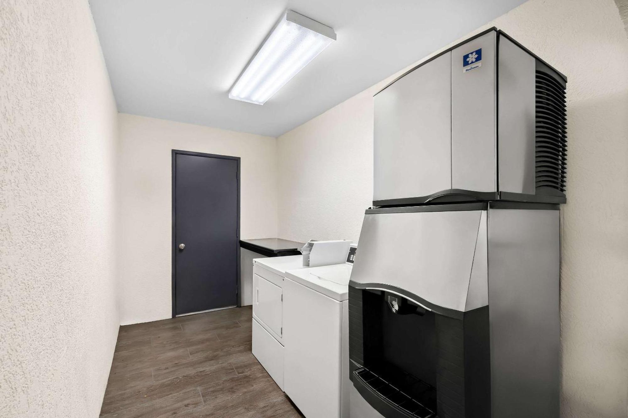 Quality Inn & Suites Monticello Ngoại thất bức ảnh