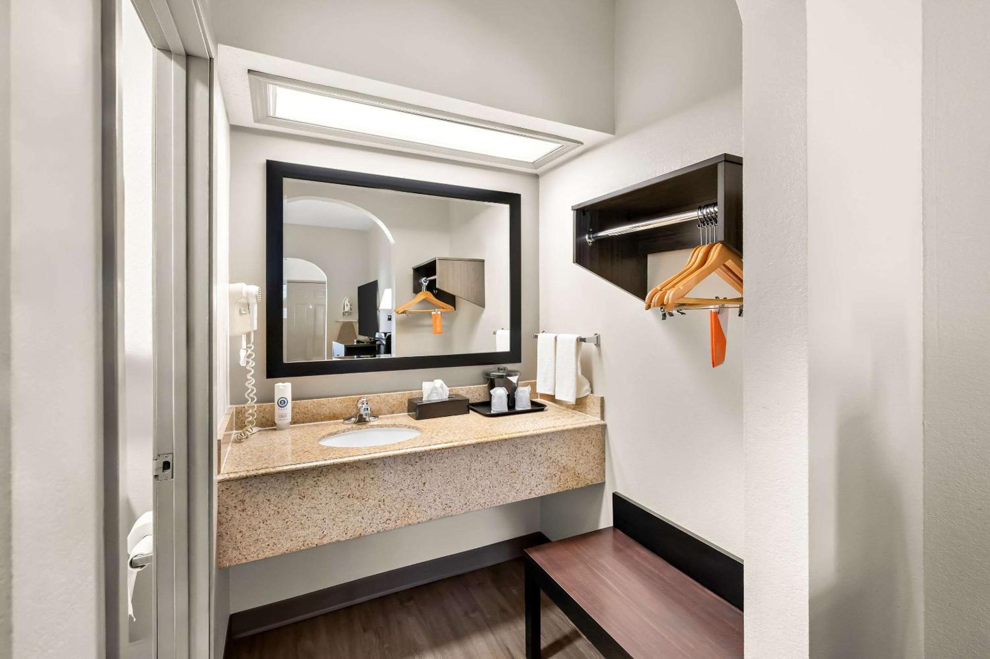 Quality Inn & Suites Monticello Ngoại thất bức ảnh