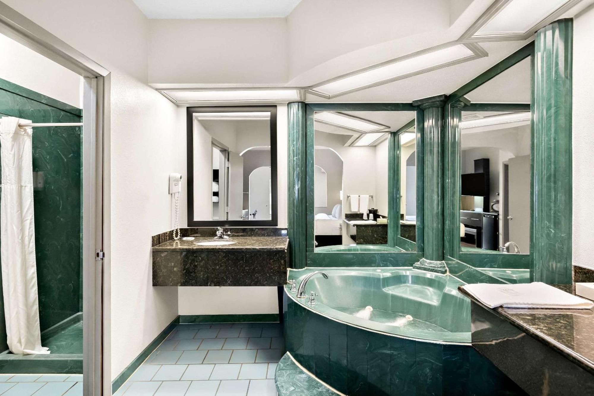 Quality Inn & Suites Monticello Ngoại thất bức ảnh
