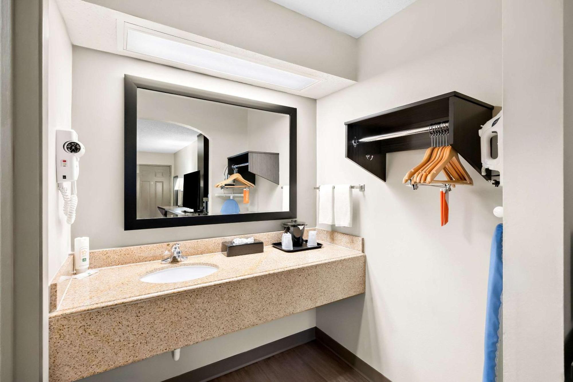 Quality Inn & Suites Monticello Ngoại thất bức ảnh
